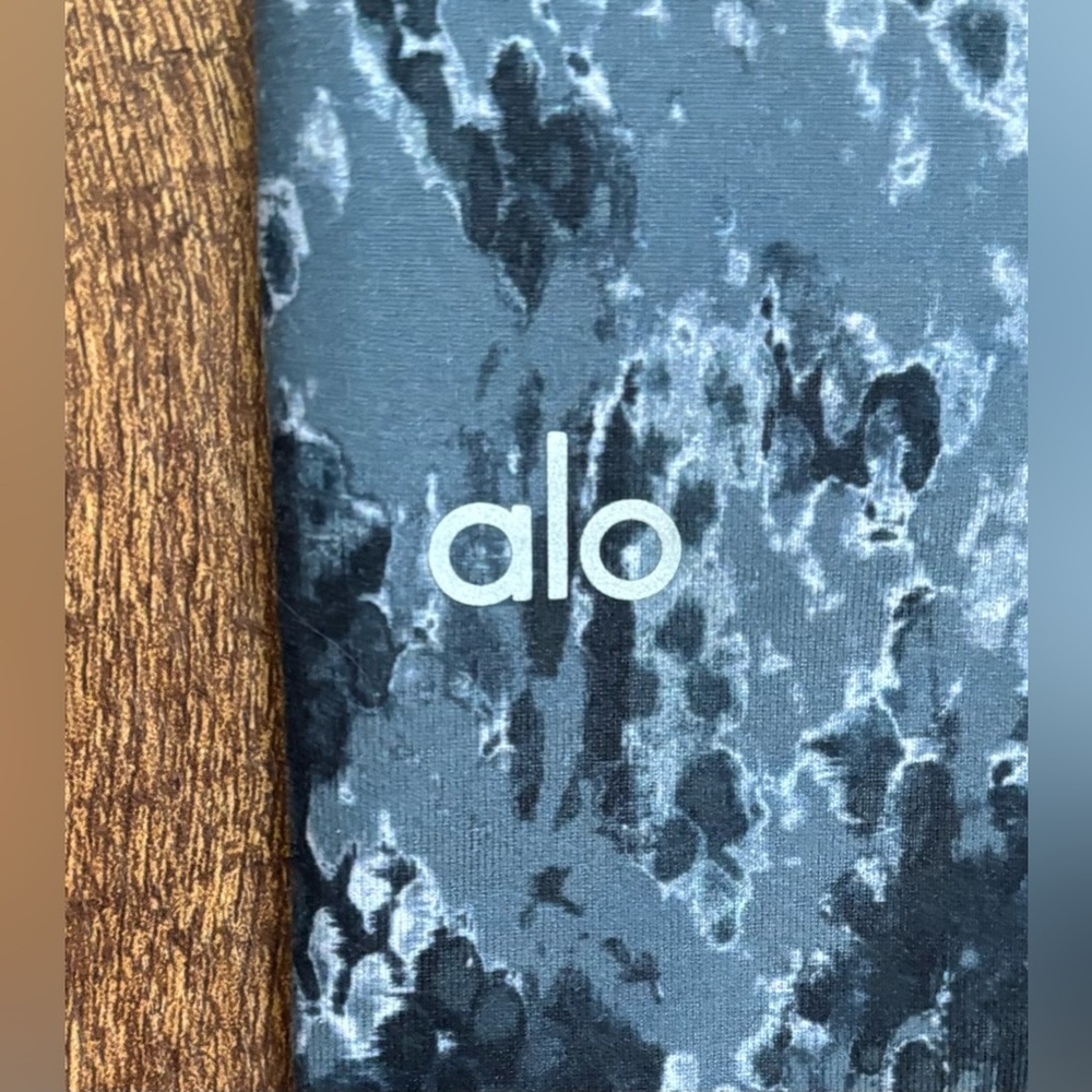 Alo Airbrush Python Snake Print Cropped Women’s L… - image 6